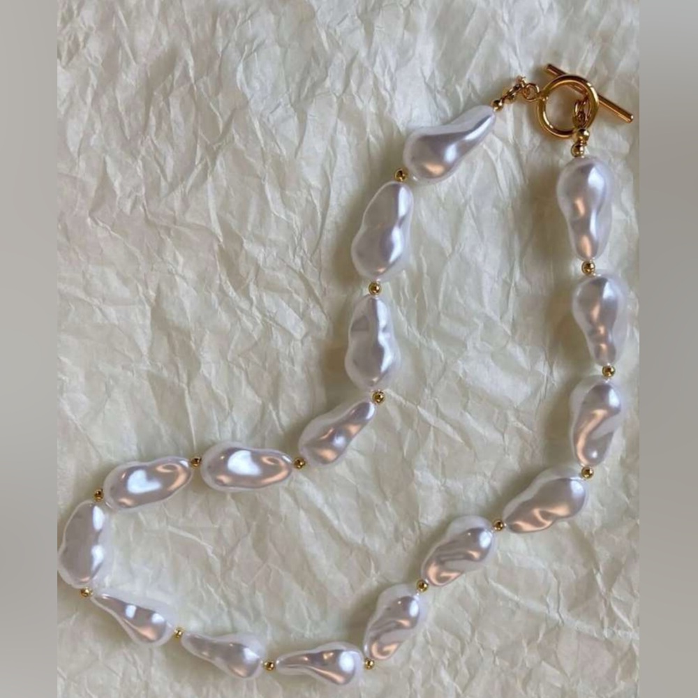 New- Elegant White Pearl Necklace